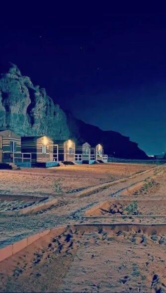 Hotel Oryx Camp Wadi Rum Esterno foto