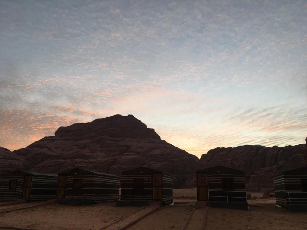 Hotel Oryx Camp Wadi Rum Esterno foto